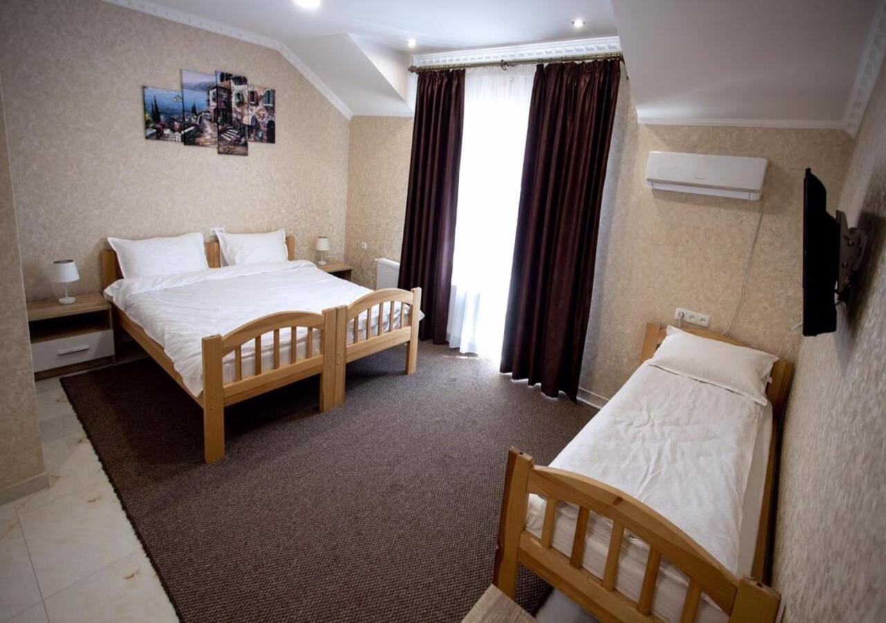 Готель River House Umanʼ Extérieur photo