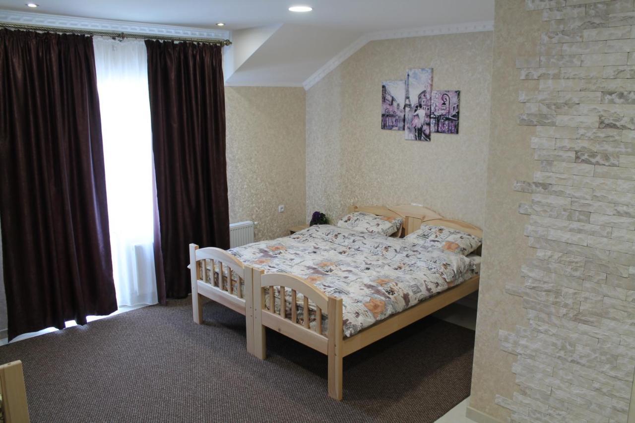 Готель River House Umanʼ Extérieur photo